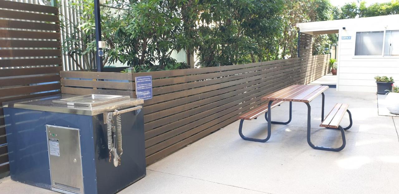 Wyuna Beachfront Holiday Apartments Gold Coast Exterior foto