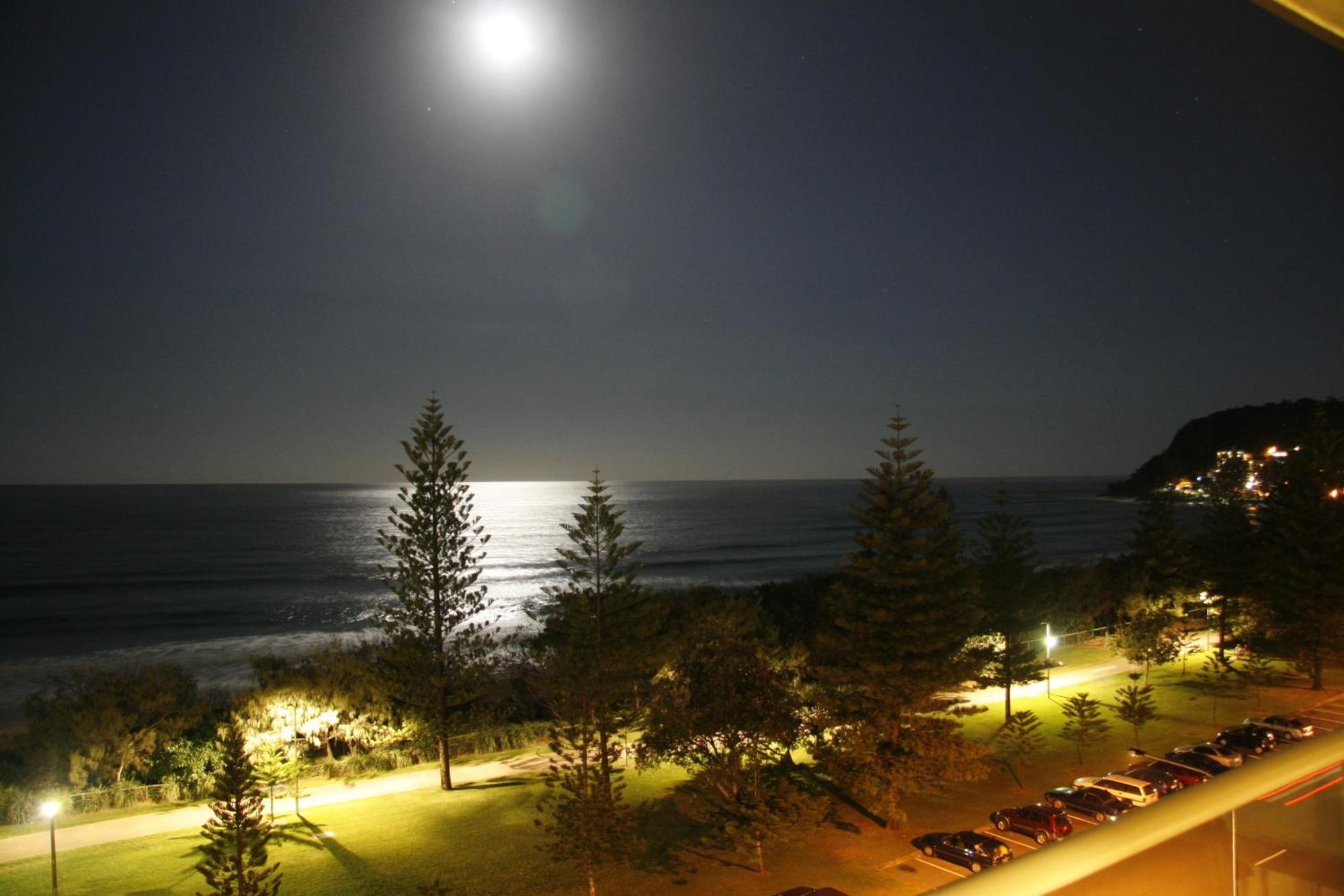 Wyuna Beachfront Holiday Apartments Gold Coast Exterior foto