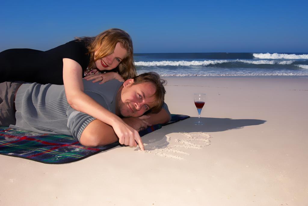 Wyuna Beachfront Holiday Apartments Gold Coast Exterior foto